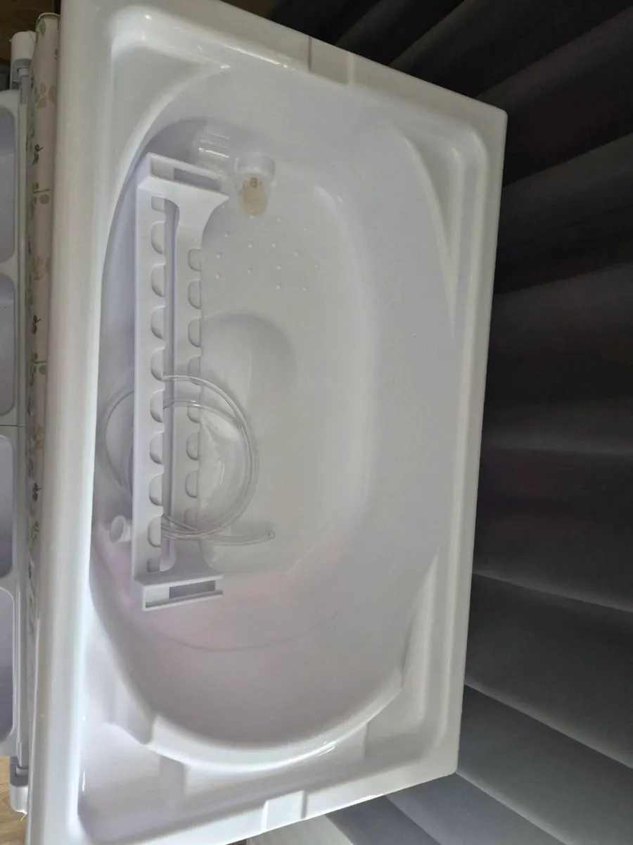 Baby changing unit with built in bath - Image 3