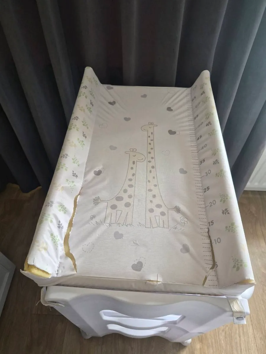 Baby changing unit with built in bath - Image 4