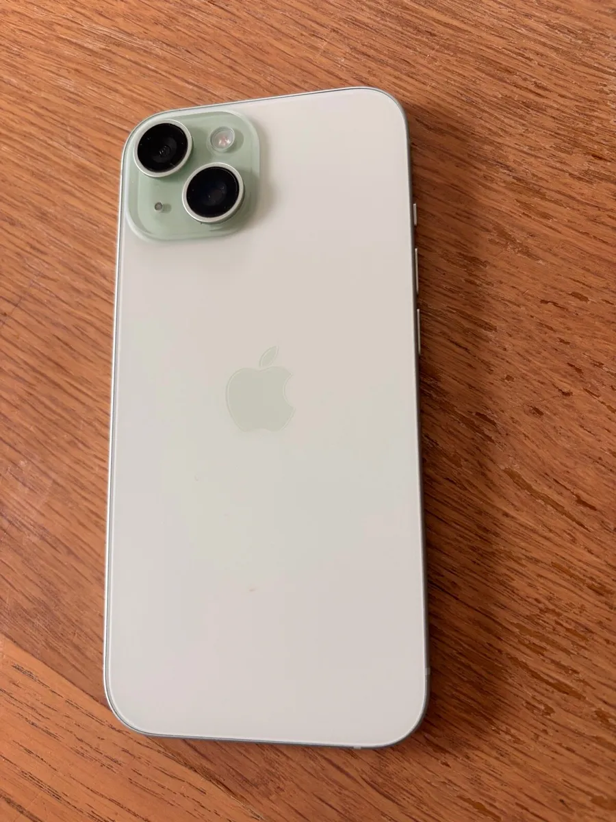 iPhone 15 - Image 4