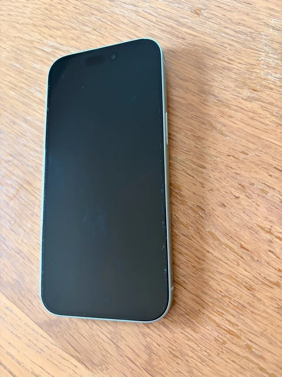 iPhone 15 - Image 3