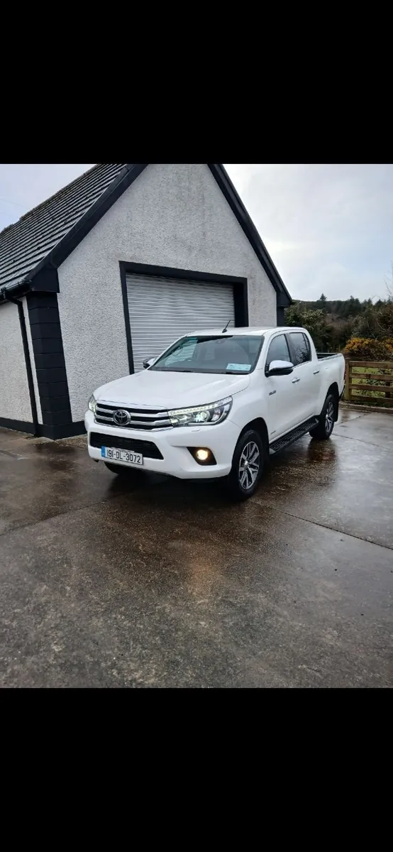 Toyota Hilux 2019 - Image 2