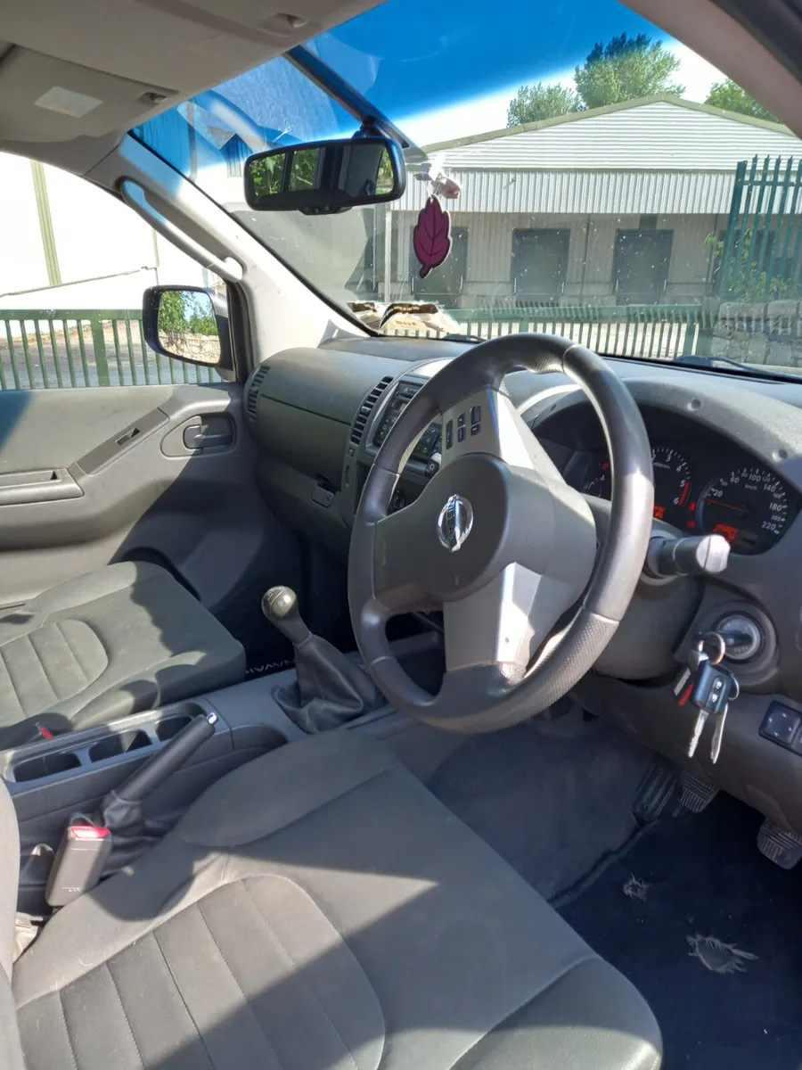 2014 Nissan Navara Crew Cab 2.5 Diesel - Image 4
