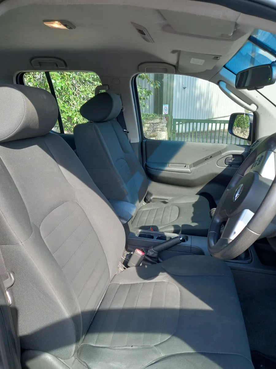 2014 Nissan Navara Crew Cab 2.5 Diesel - Image 3