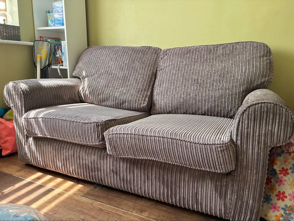 Sofa bed/pull out bed - Image 1