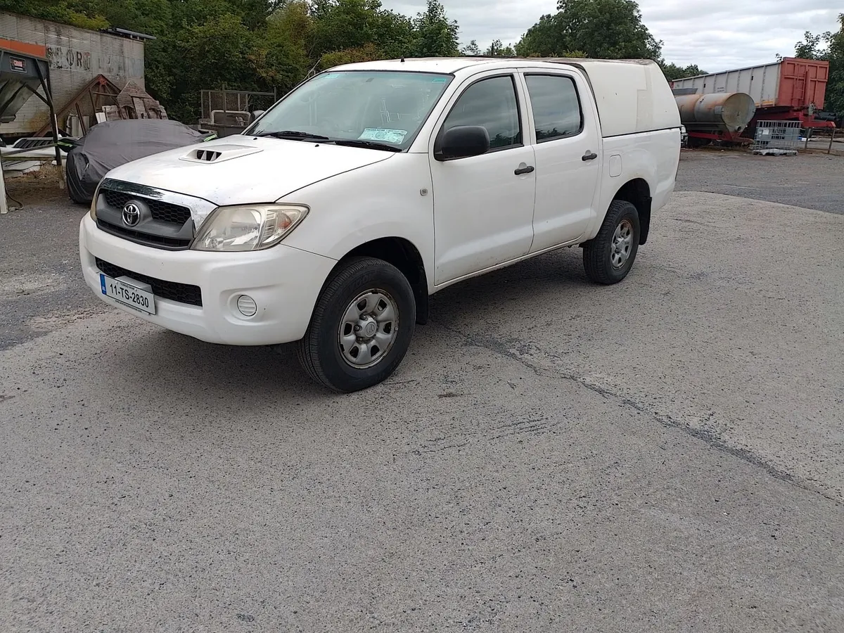 11 Toyota Hilux 2.5 EX , TAX 11-26 DOE 05-27 - Image 1