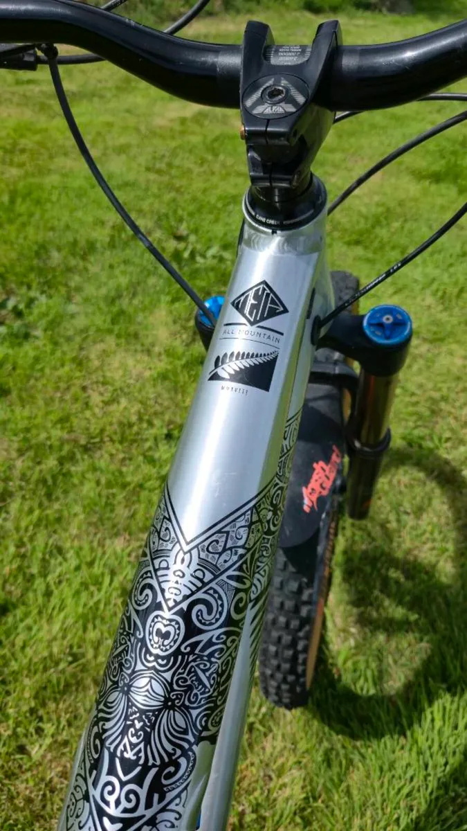 Commencal Meta Am New Zealand Edition - Image 2
