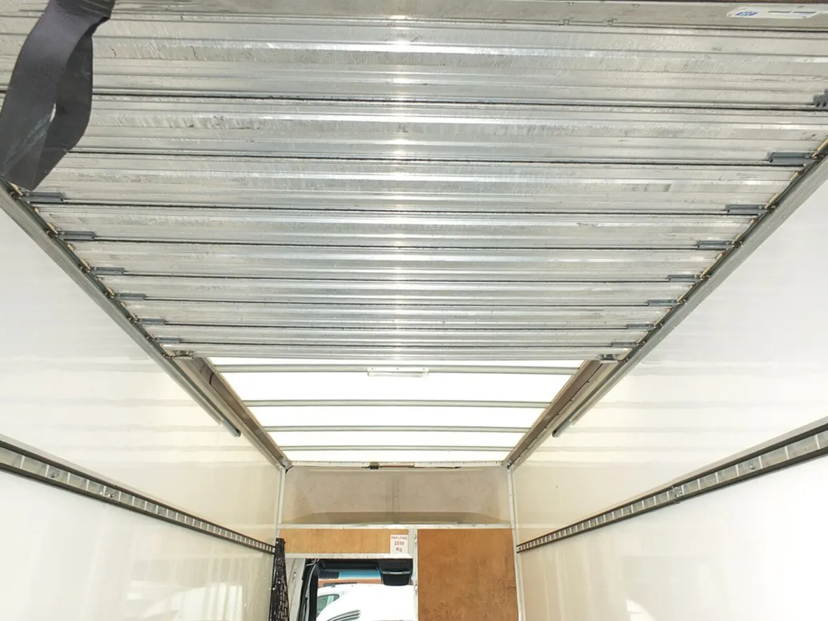 VB - 2022 Mercedes-Benz Sprinter Luton Box Van - Image 3
