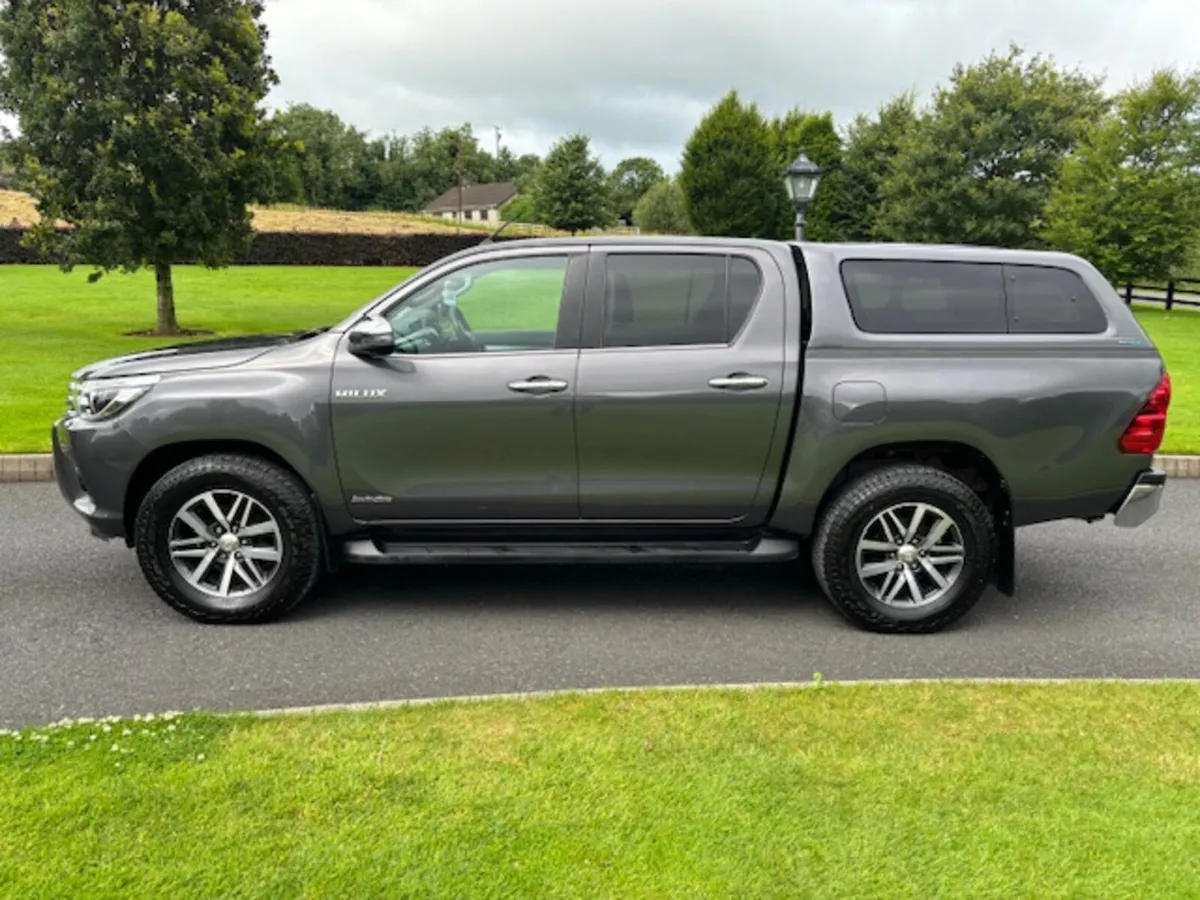 Toyota Hilux 2.4 D-4D Invincible Auto 4WD - Image 4