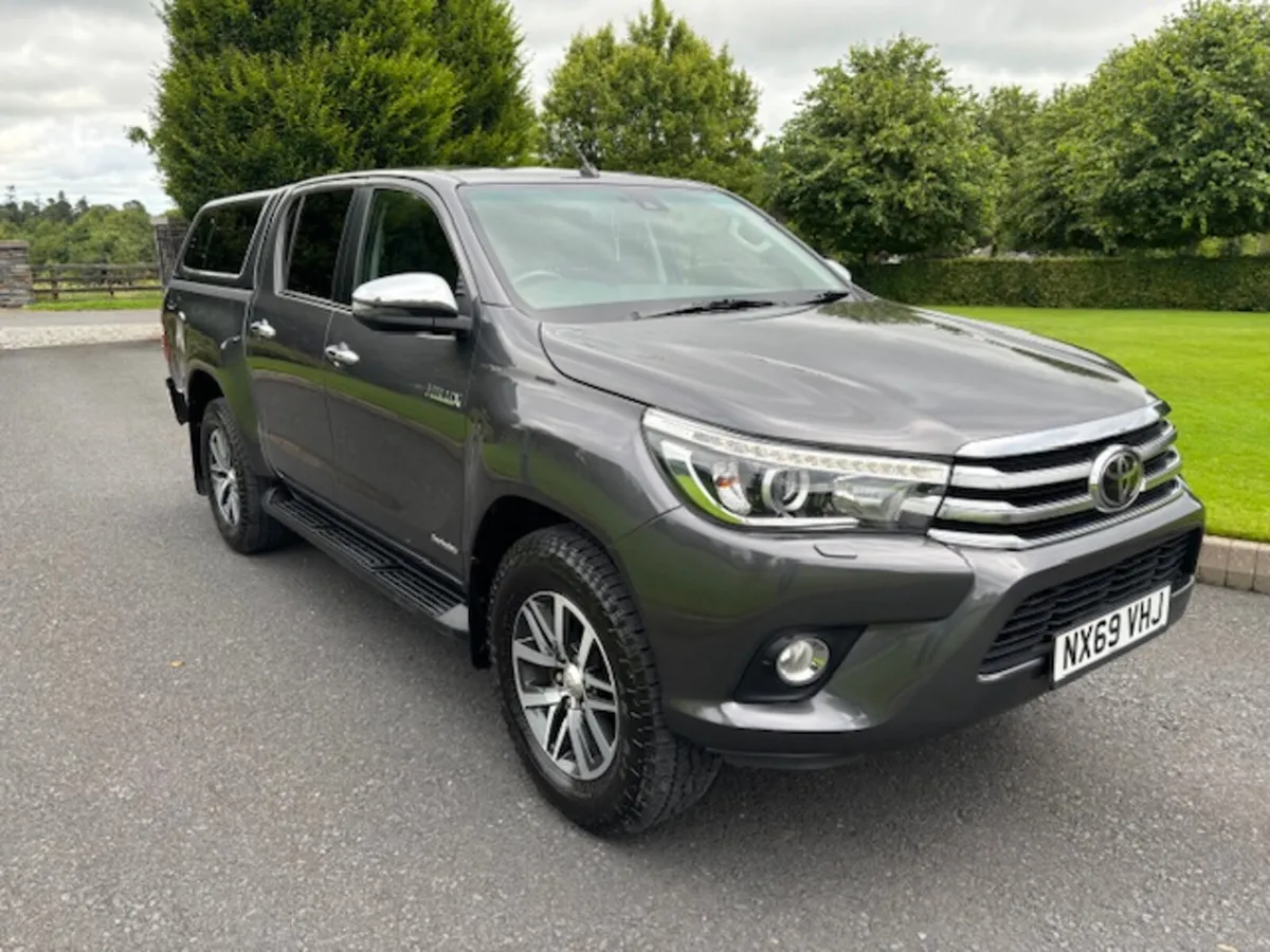 Toyota Hilux 2.4 D-4D Invincible Auto 4WD - Image 1