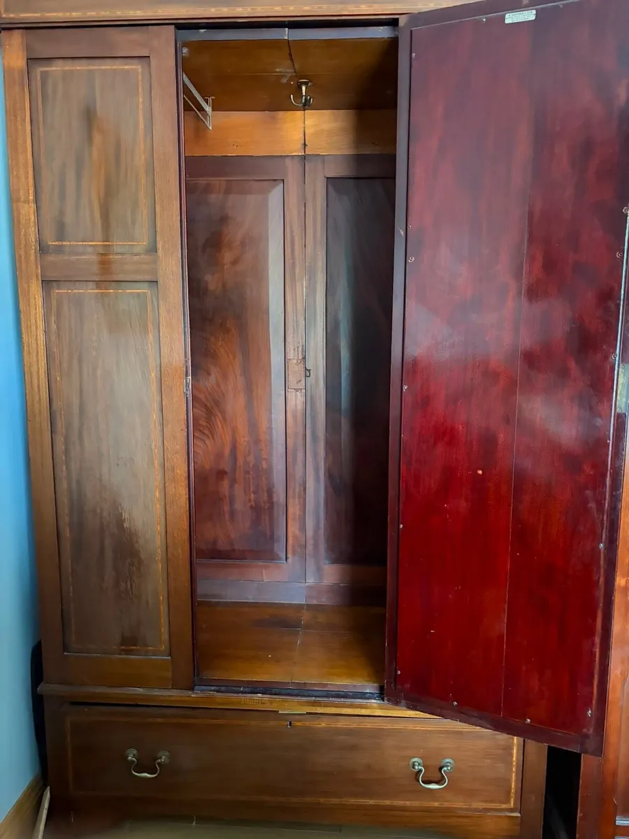 Wardrobe and dressing table set - Image 3