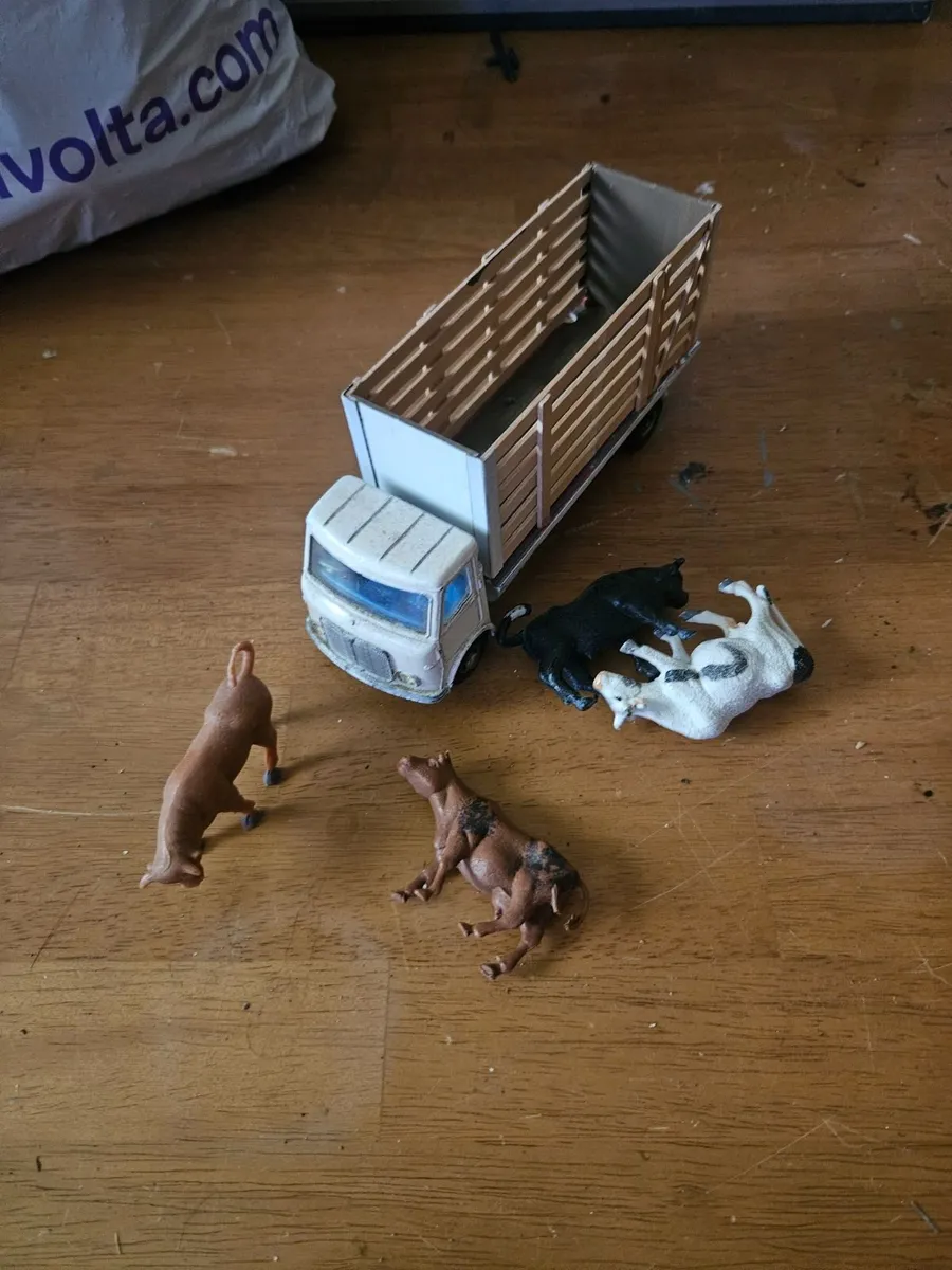 Dinky 1970's Code3 Cattle Truck - Image 3