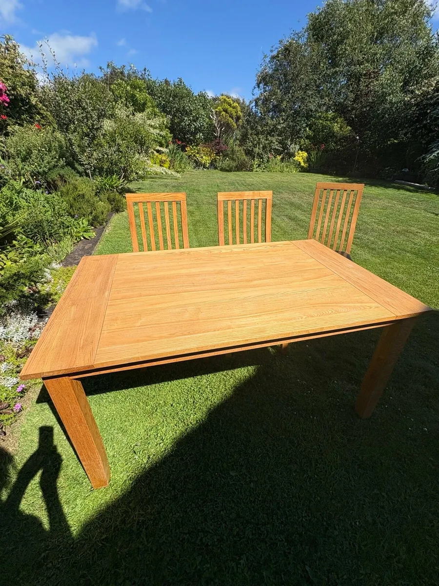 Dining table and chairs - Image 1