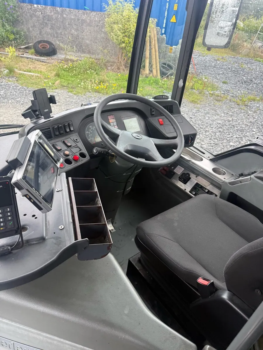 Bus - Image 2