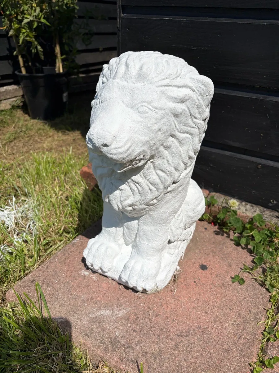 4 x new garden lion concrete statues - Image 4