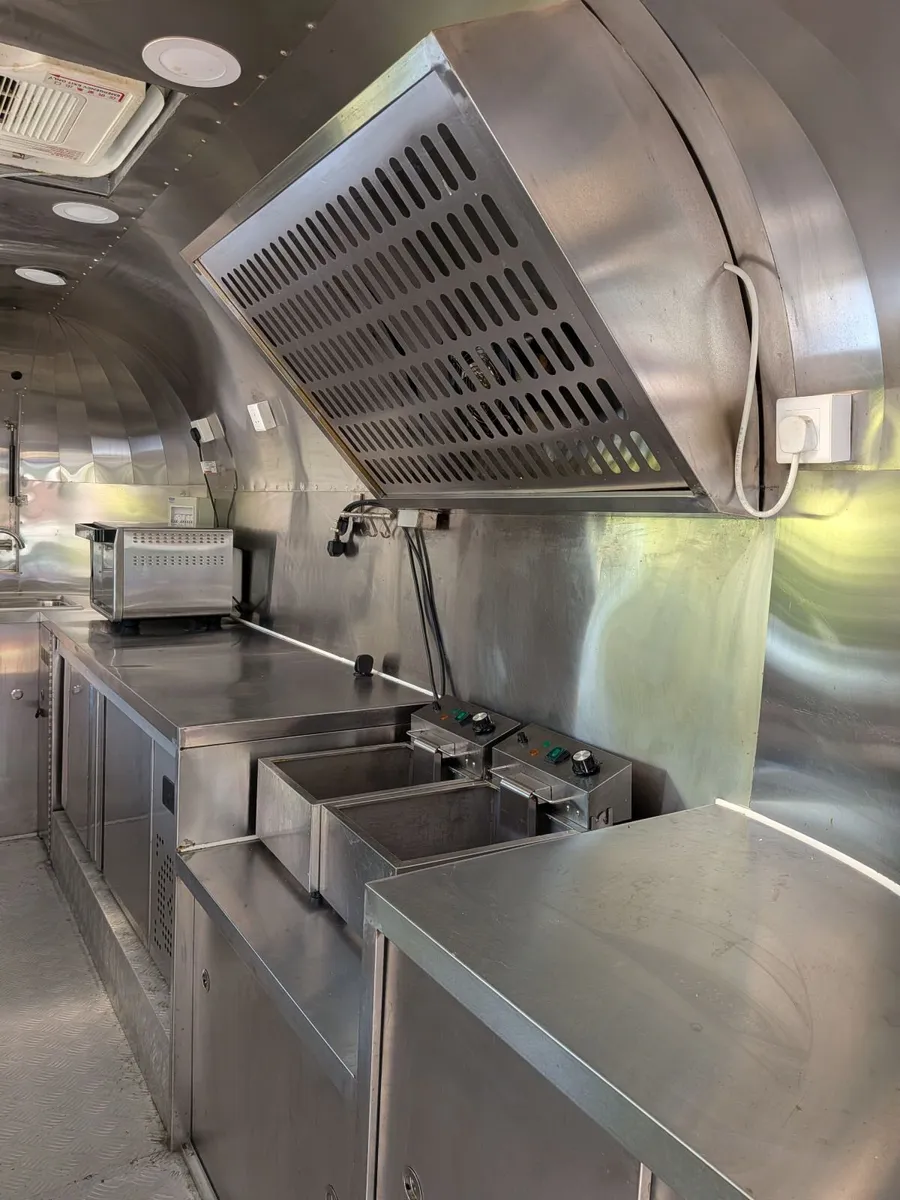 Airstream style Food Truck (Trailer) - Image 2