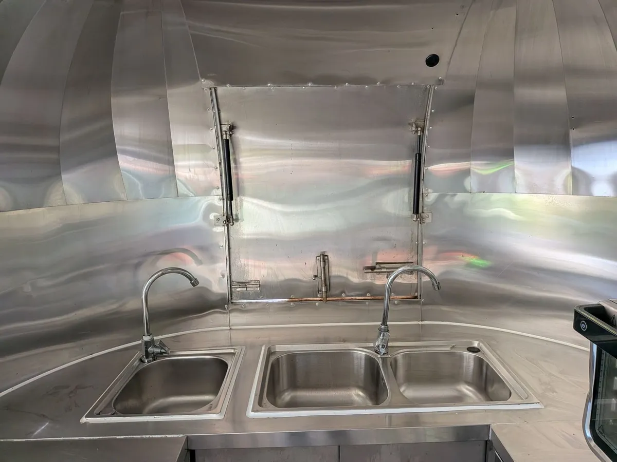 Airstream style Food Truck (Trailer) - Image 3
