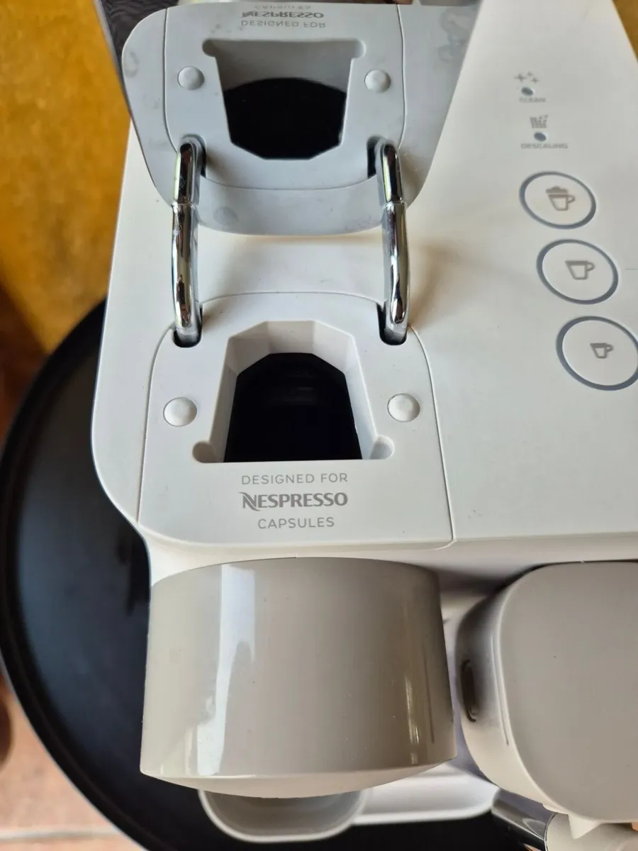 Coffee machine: DeLonghi Nespresso Lattissima One - Image 4