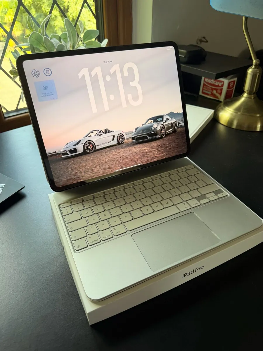 iPad Pro 13-inch M5 Wi-Fi 256GB + Apple Magic KB - Image 3