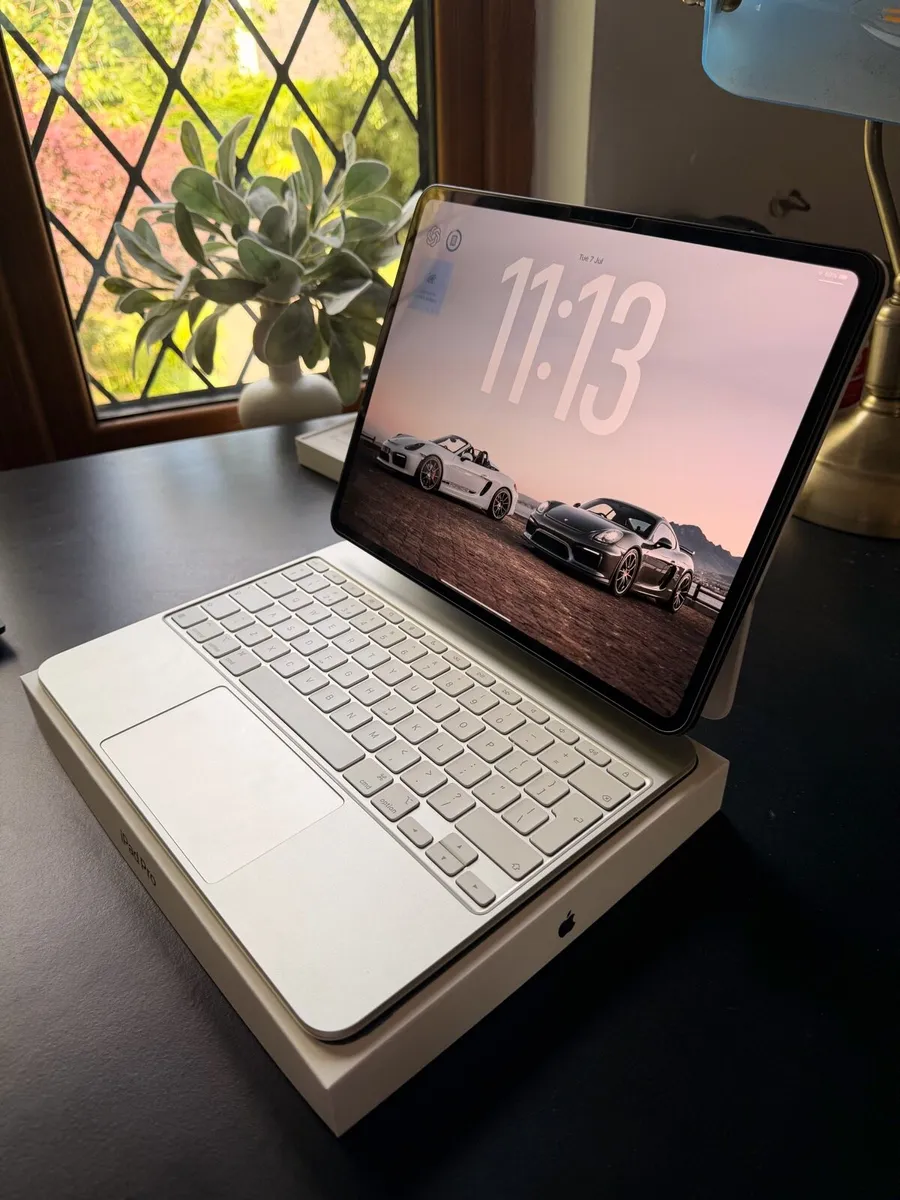 iPad Pro 13-inch M5 Wi-Fi 256GB + Apple Magic KB - Image 4