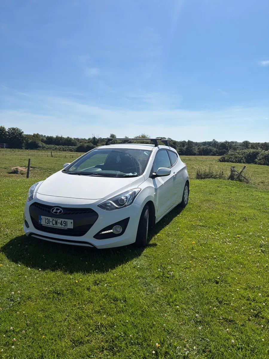 Hyundai i30 Van - Image 2