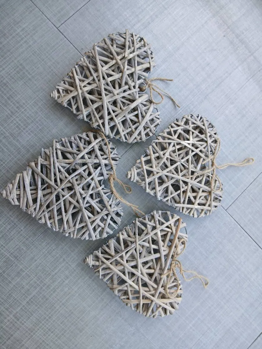 4 new wicker hearts - Image 1