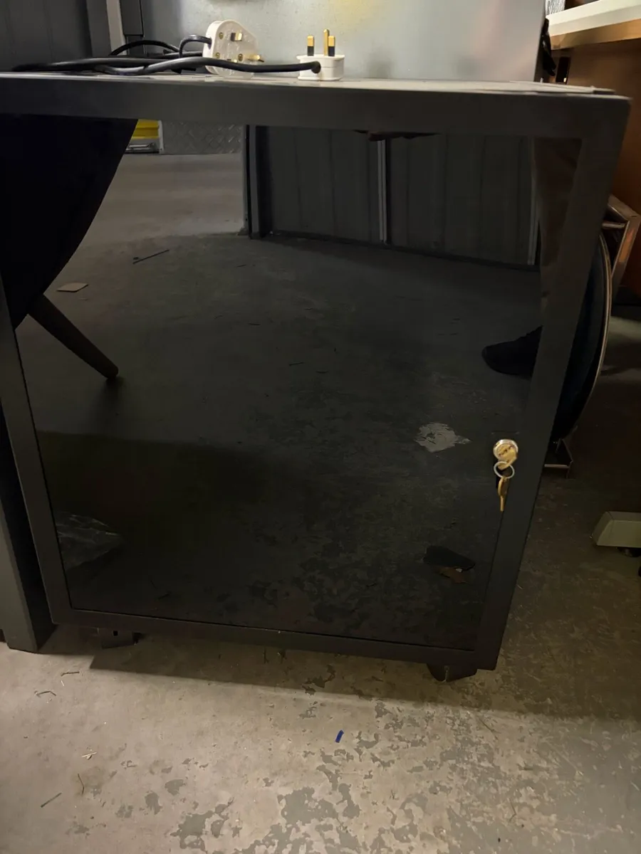 Audio visual equipment - Image 1