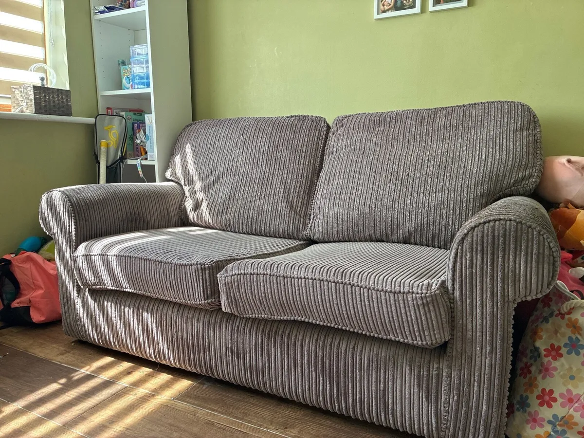 Sofa bed/pull out bed - Image 2