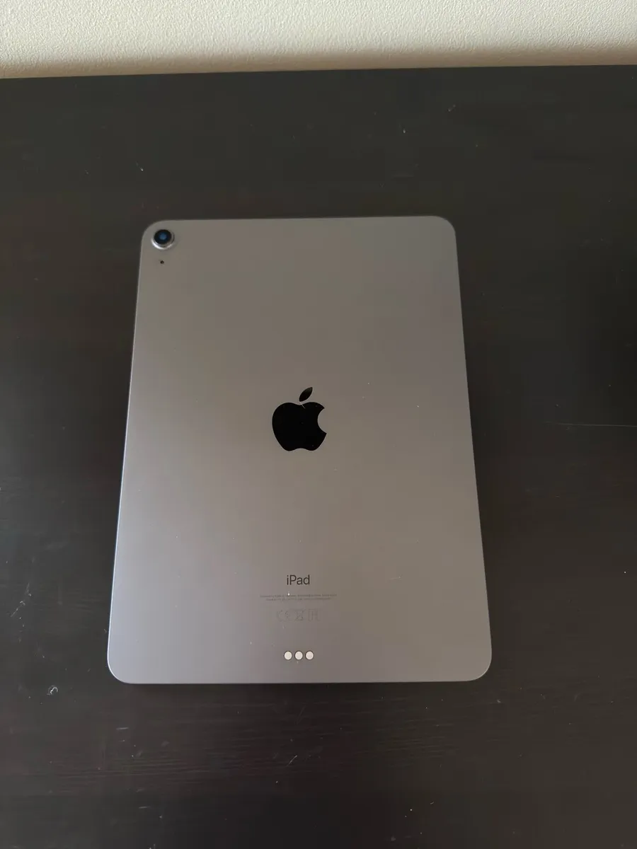 iPad Air - Brand New Condition - Image 1