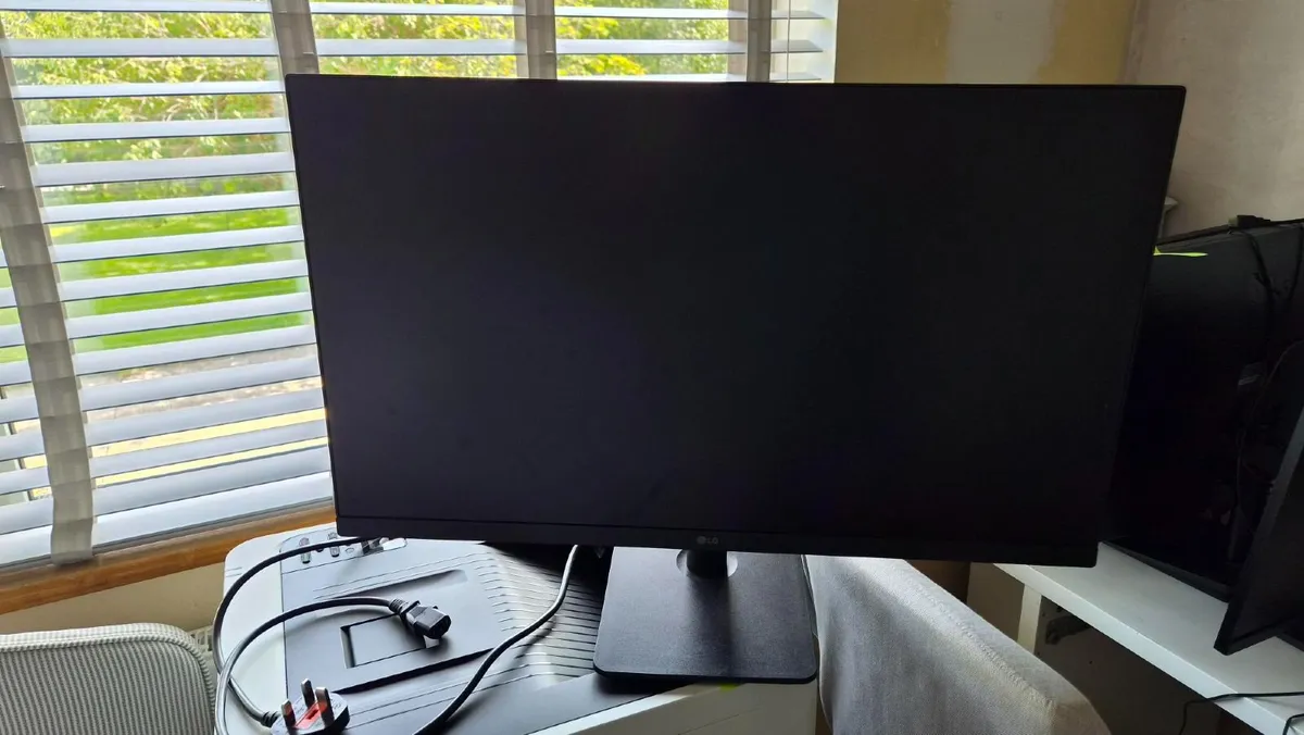 LG full 27 Inch Monitor full HD - Image 1