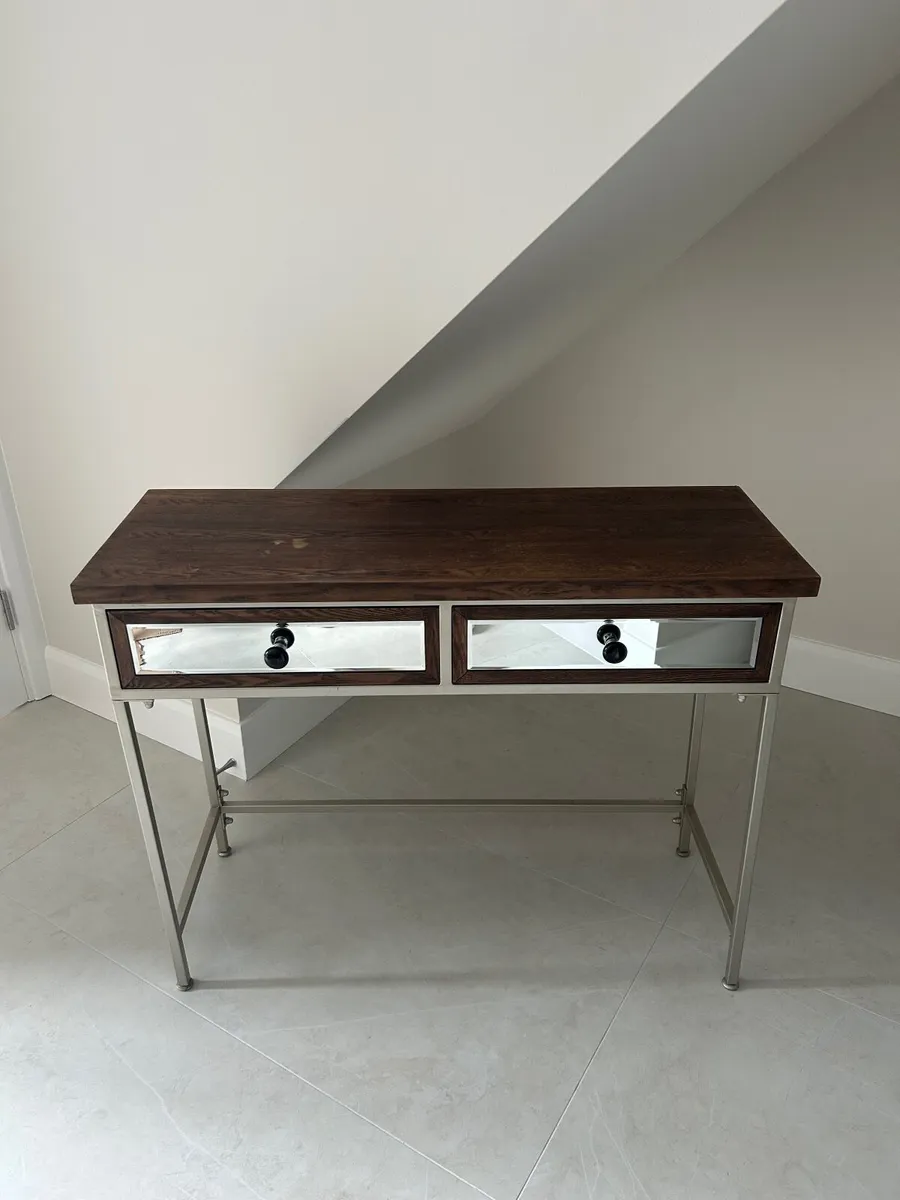 Dresser table - Image 1
