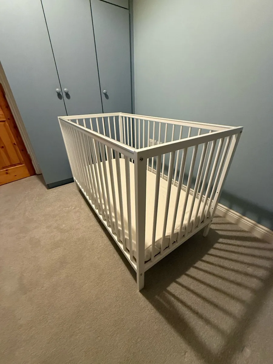 Cot with mattress for Sale - Image 1