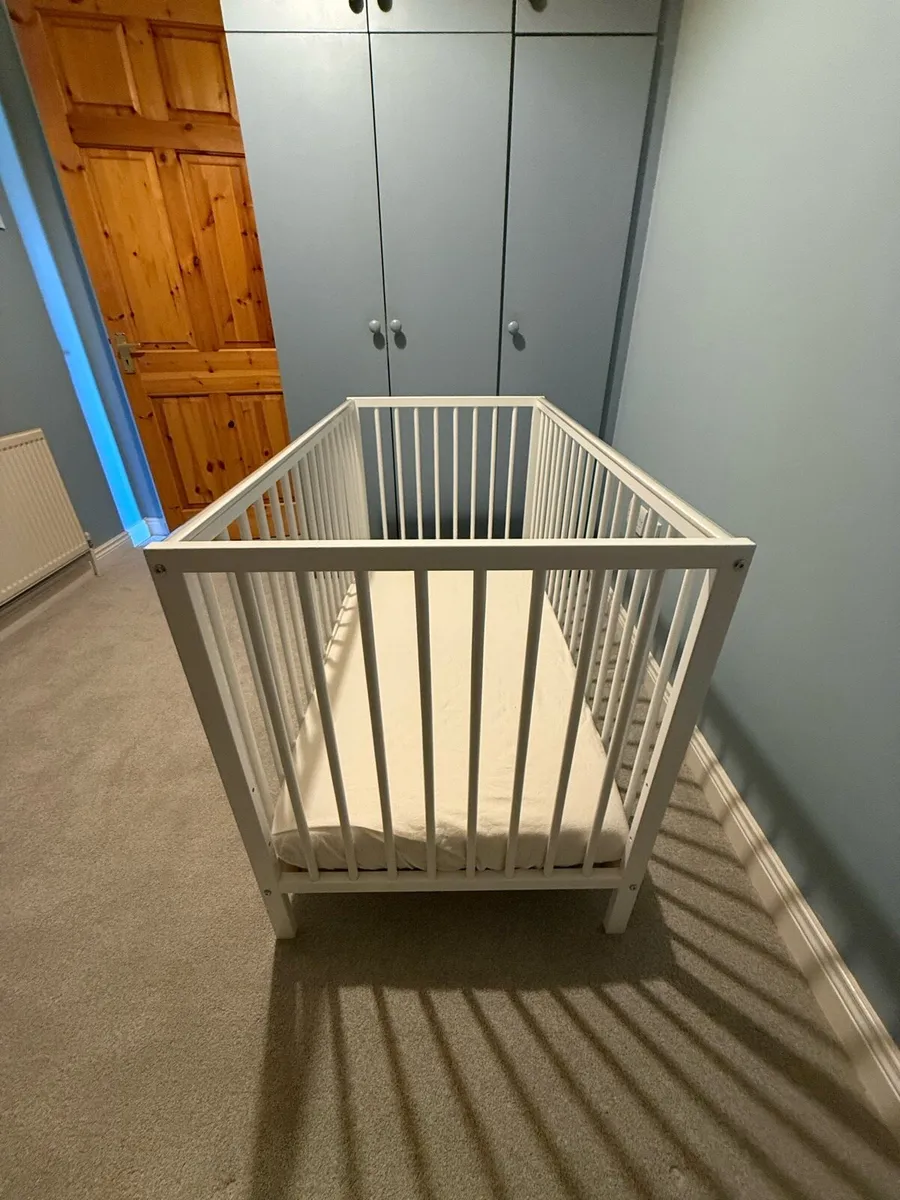 Cot with mattress for Sale - Image 2