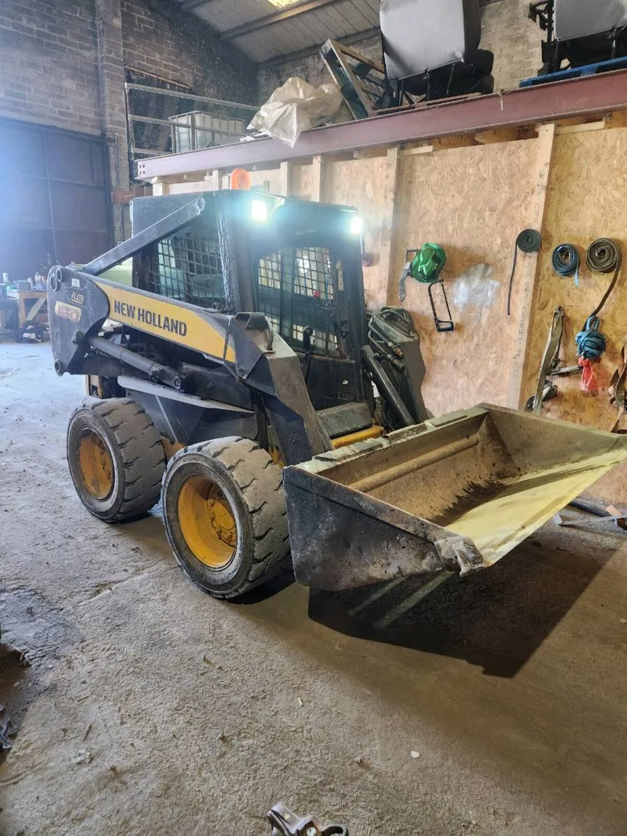 2007 new holland skid steer - Image 2