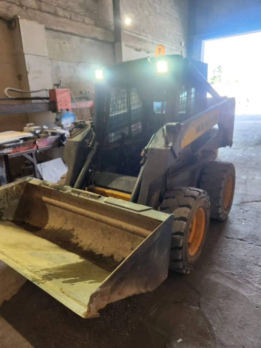 2007 new holland skid steer - Image 3