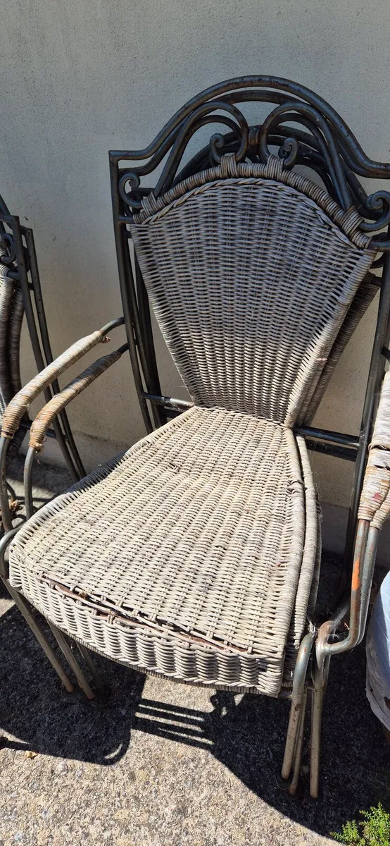 Wicker chairs for upcycling - Image 1