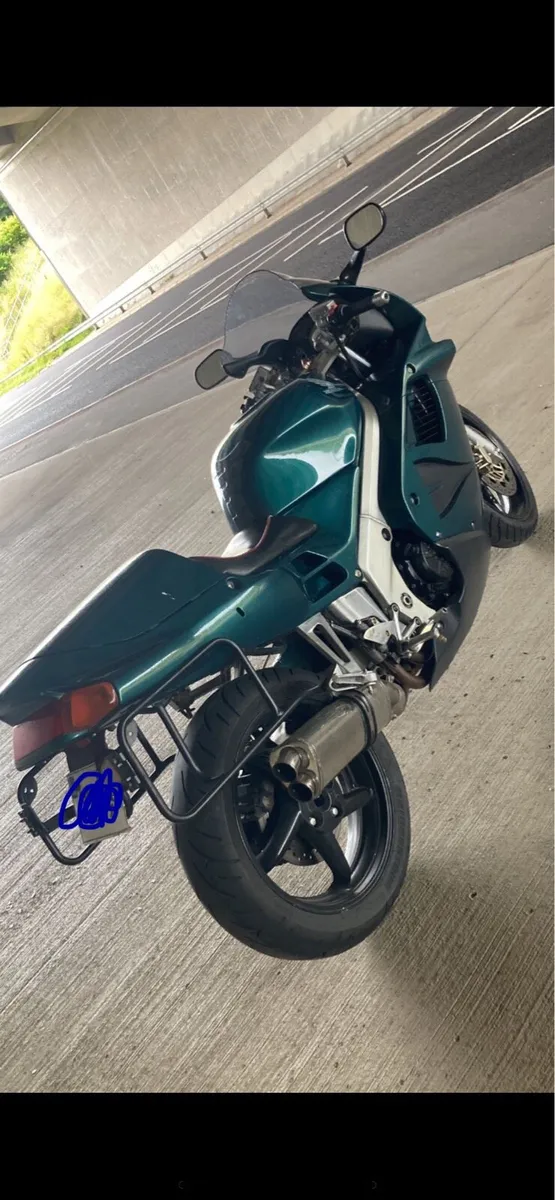 Honda VFR750f - Image 3