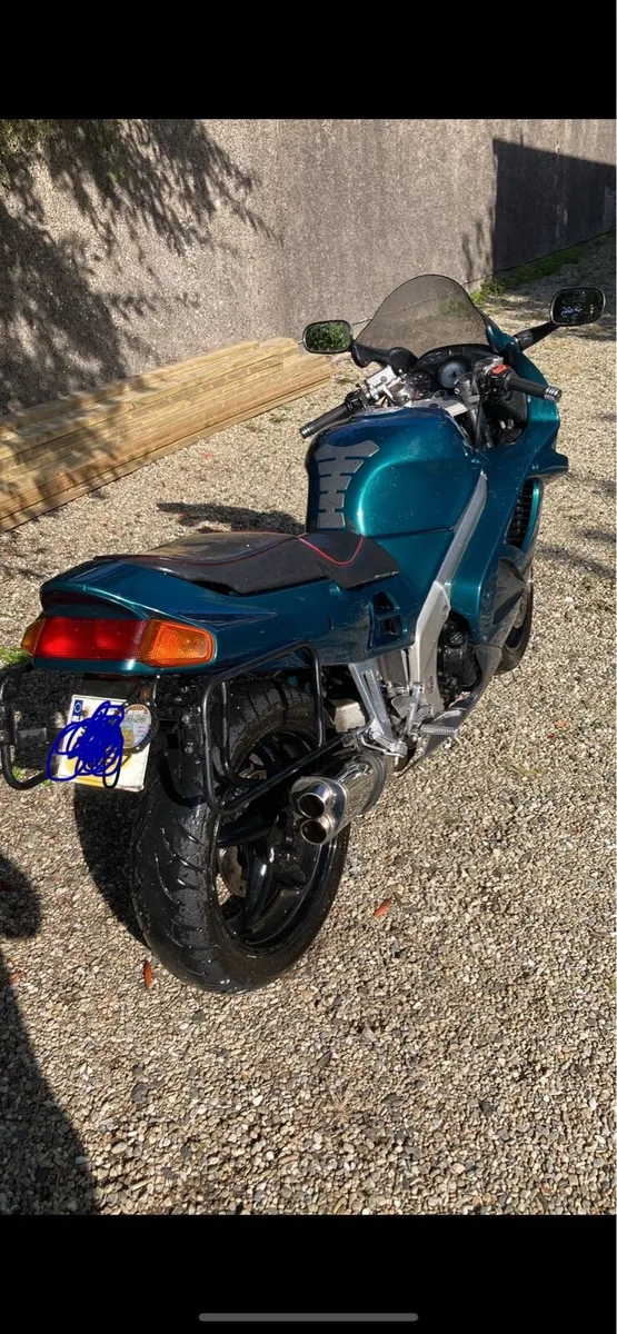 Honda VFR750f - Image 4