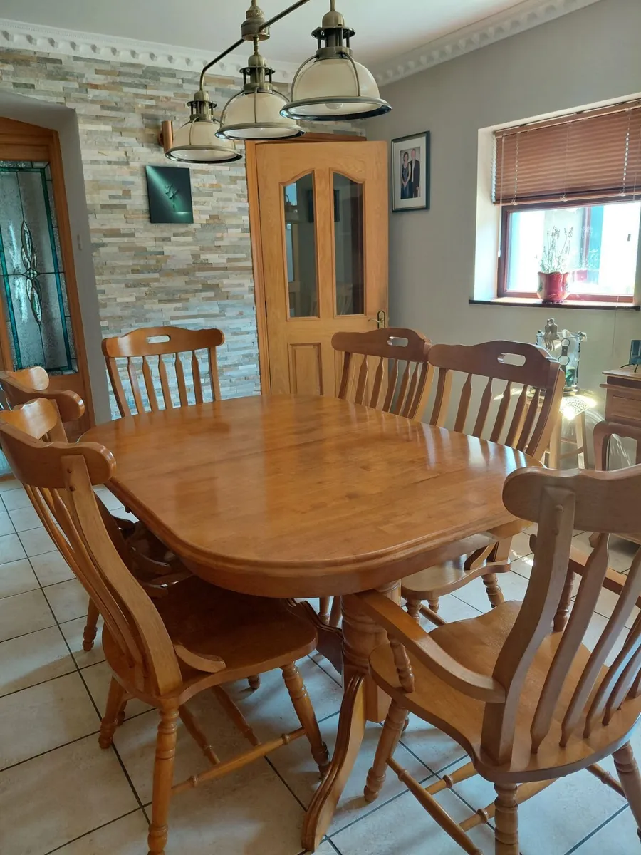 Solid Oak Extending Dining Table and 6 Chairs. - Image 1