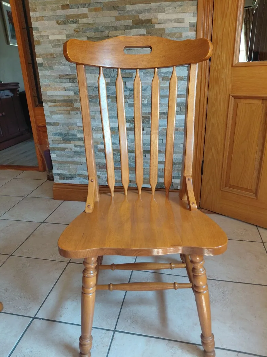Solid Oak Extending Dining Table and 6 Chairs. - Image 3