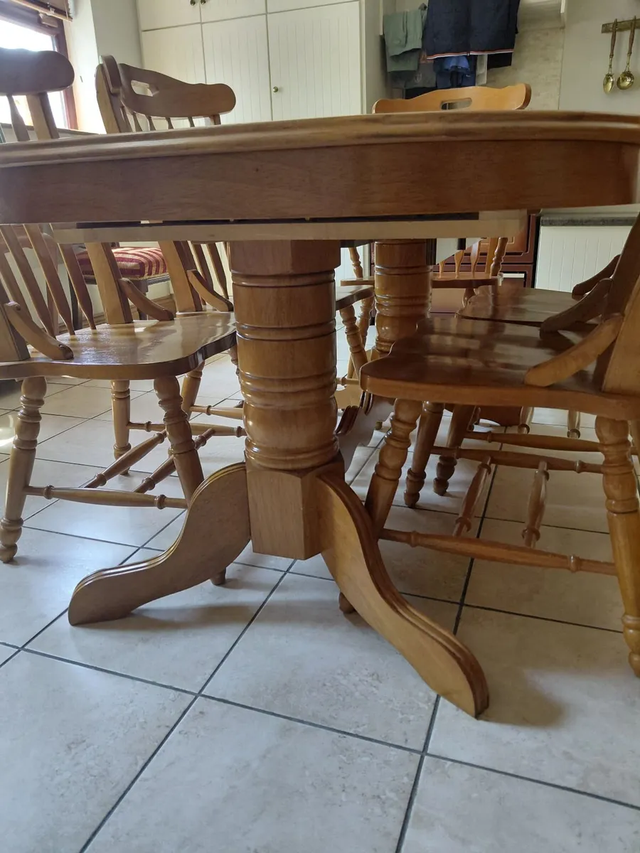 Solid Oak Extending Dining Table and 6 Chairs. - Image 4
