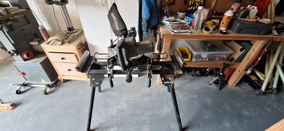Mitresaw and stand - Image 1
