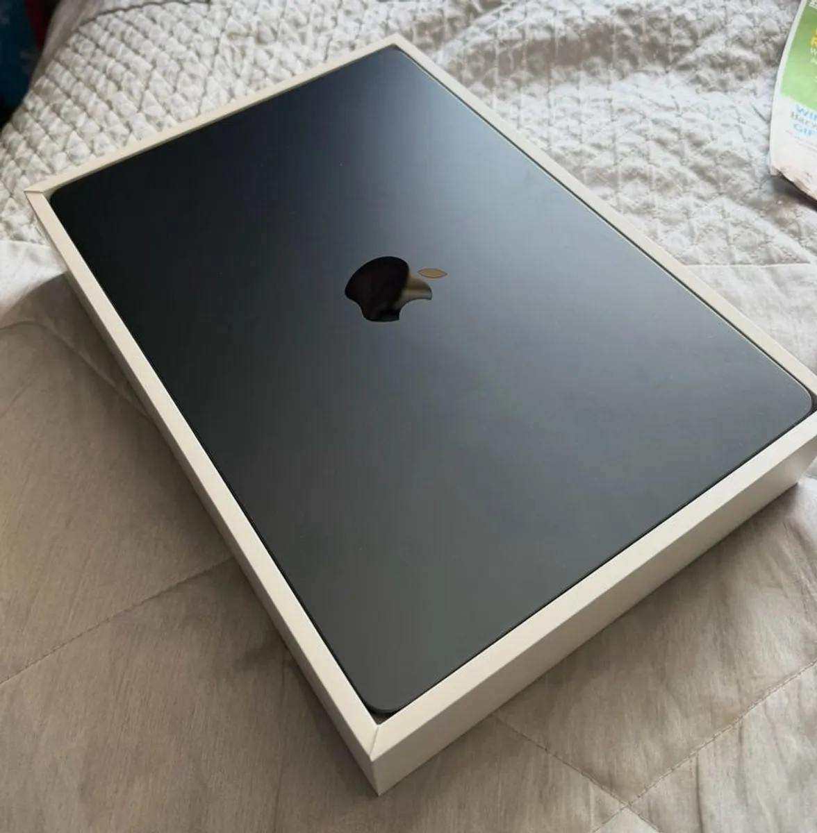 MacBook Air 2022 M2 (Midnight Colour) - Image 1