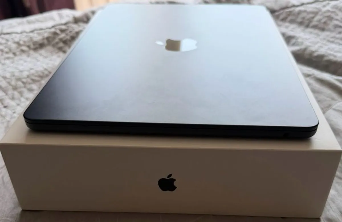 MacBook Air 2022 M2 (Midnight Colour) - Image 4