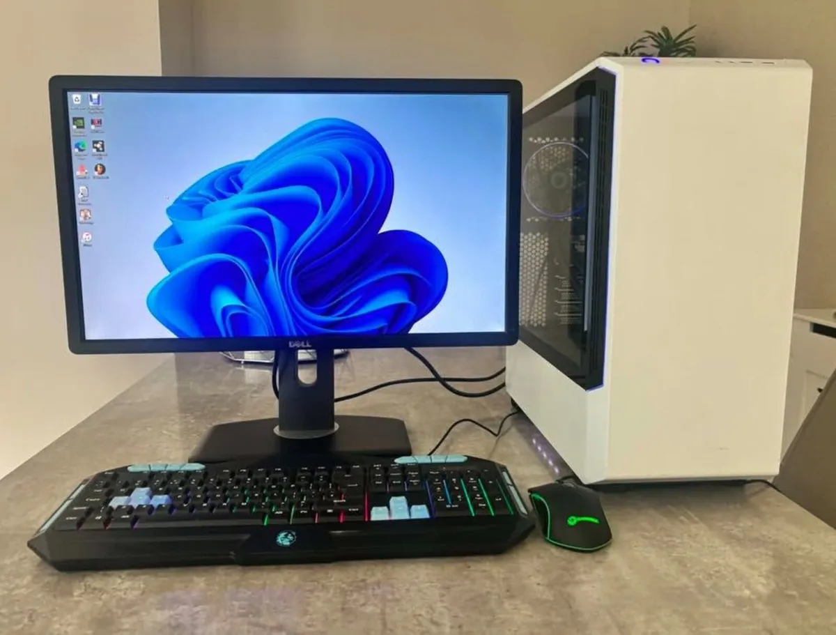 Full High Spec Liquid Cooled Gaming PC Set Up. - Image 2