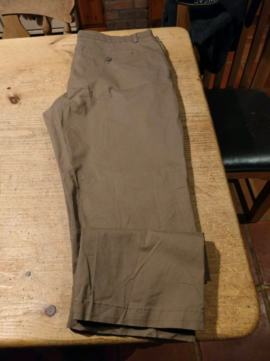 Mens Dunne Stores tan trousers. W. 40"
Leg. 30". 9 - Image 1