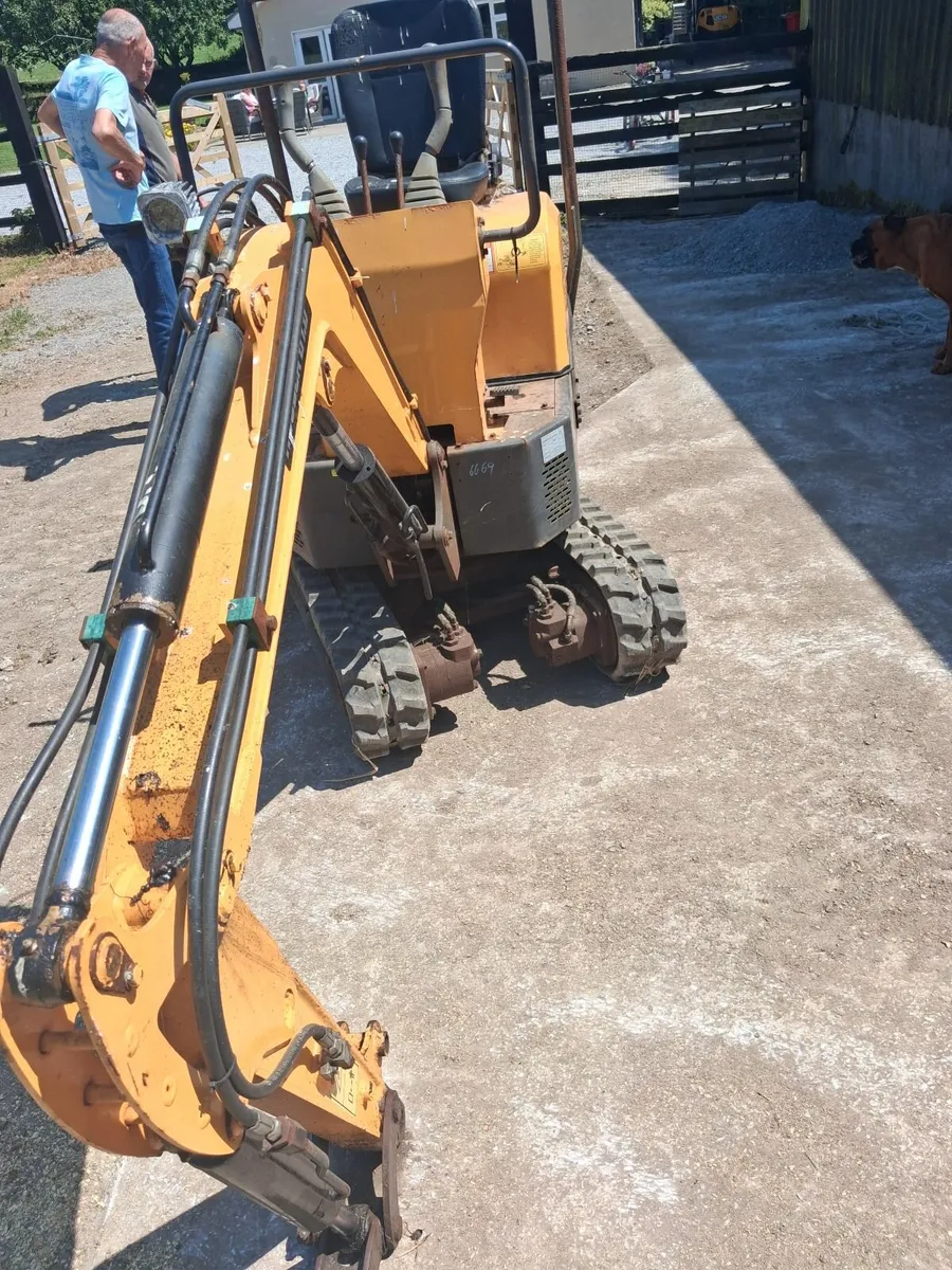 1 tonne Mini digger - Image 1