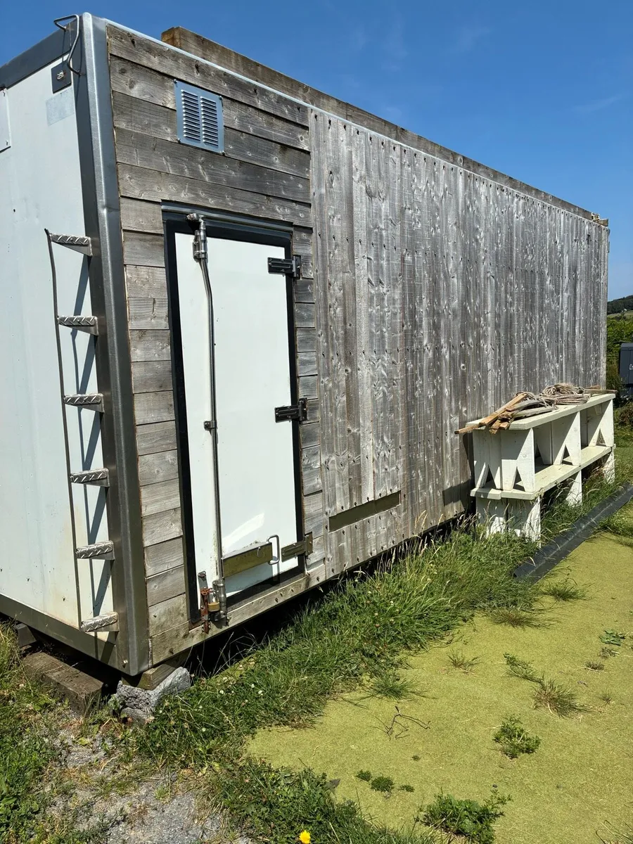 Box body (food unit/changing room/storage) - Image 1
