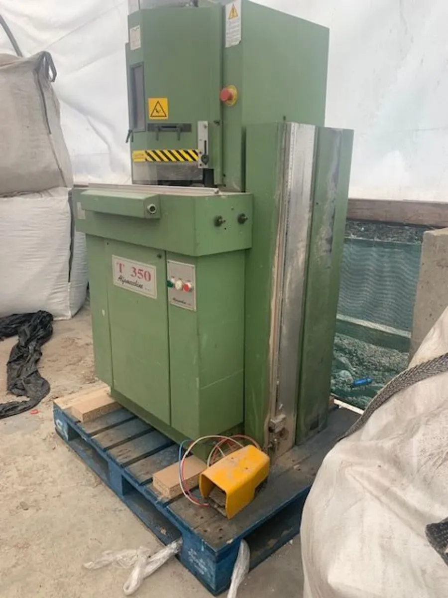 Double Mitre Saw - Image 1