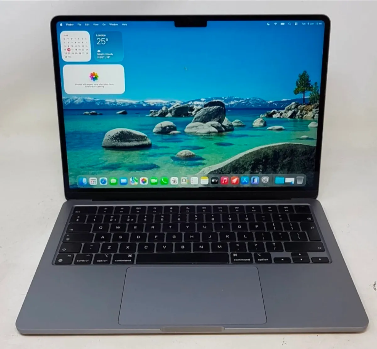 Apple MacBook Air 2022  — M2 / 8GB / 512GB - Image 1