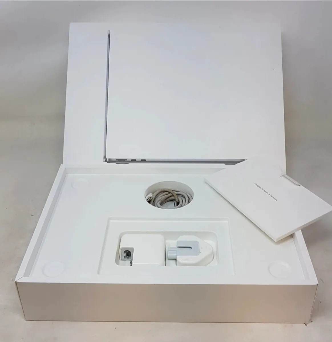 Apple MacBook Air 2022  — M2 / 8GB / 512GB - Image 3
